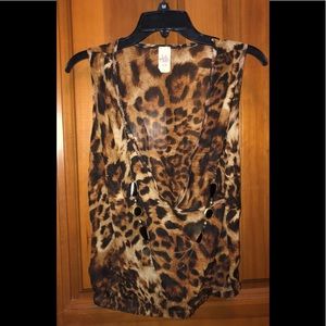 Cheetah print plunging neckline shirt w/ necklace
